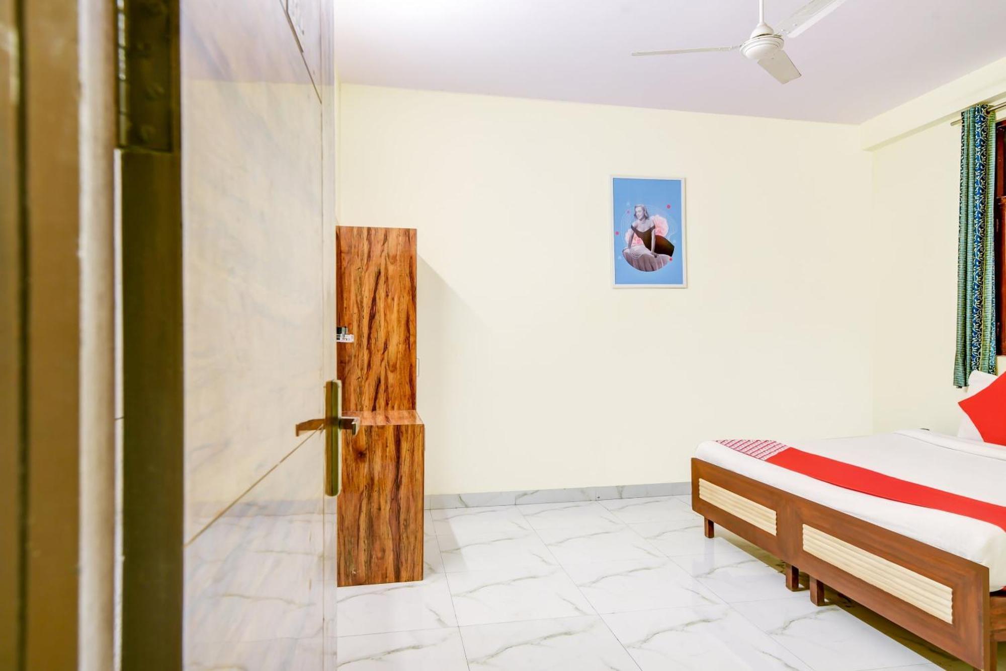 Hotel O 74192 Vishwakarma Palace Дели Экстерьер фото