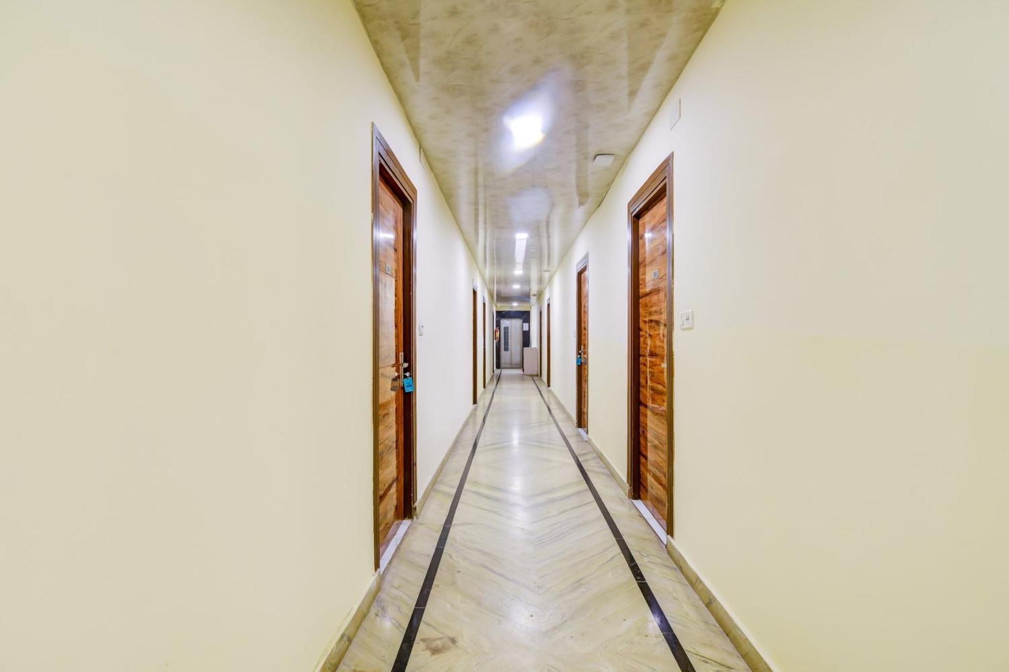 Hotel O 74192 Vishwakarma Palace Дели Экстерьер фото